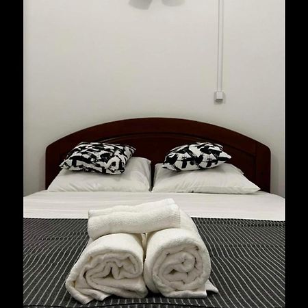 Apartamento Conde Do Redondo Lisbona Esterno foto