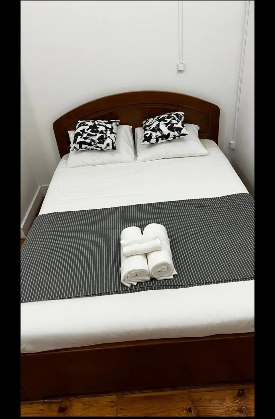 Apartamento Conde Do Redondo Lisbona Esterno foto