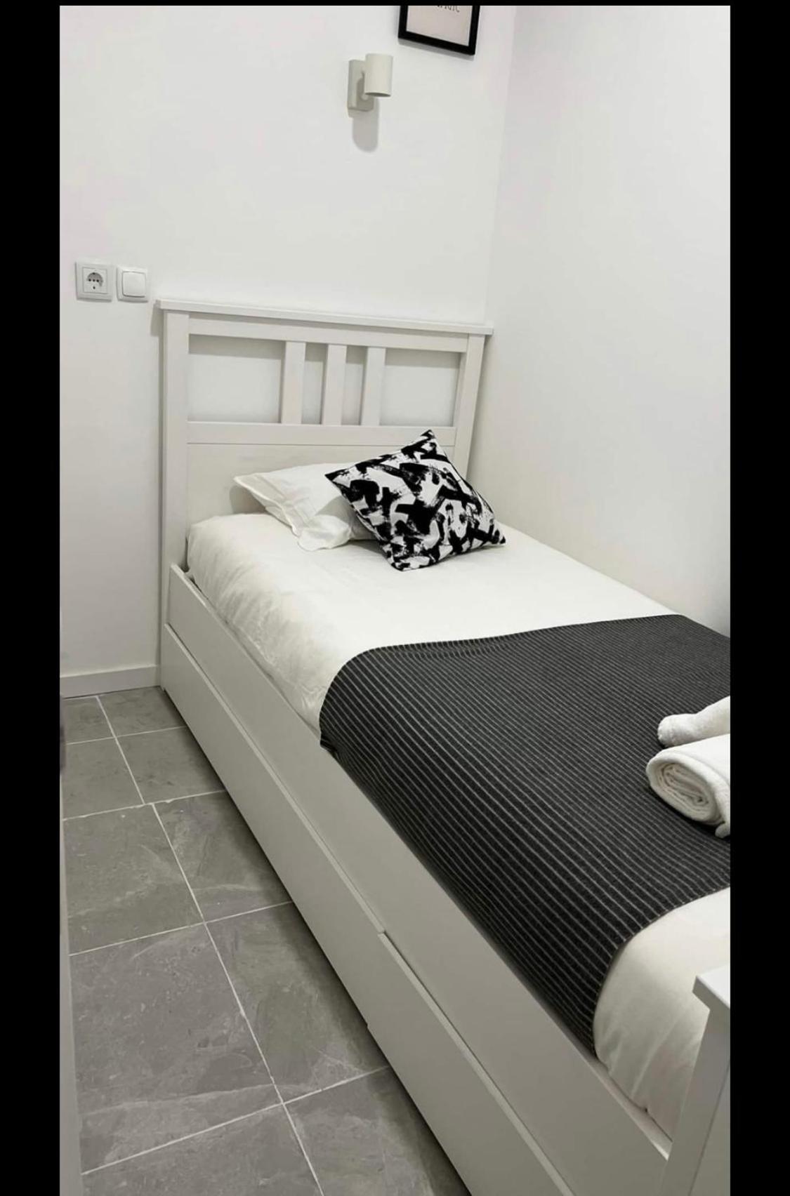 Apartamento Conde Do Redondo Lisbona Esterno foto