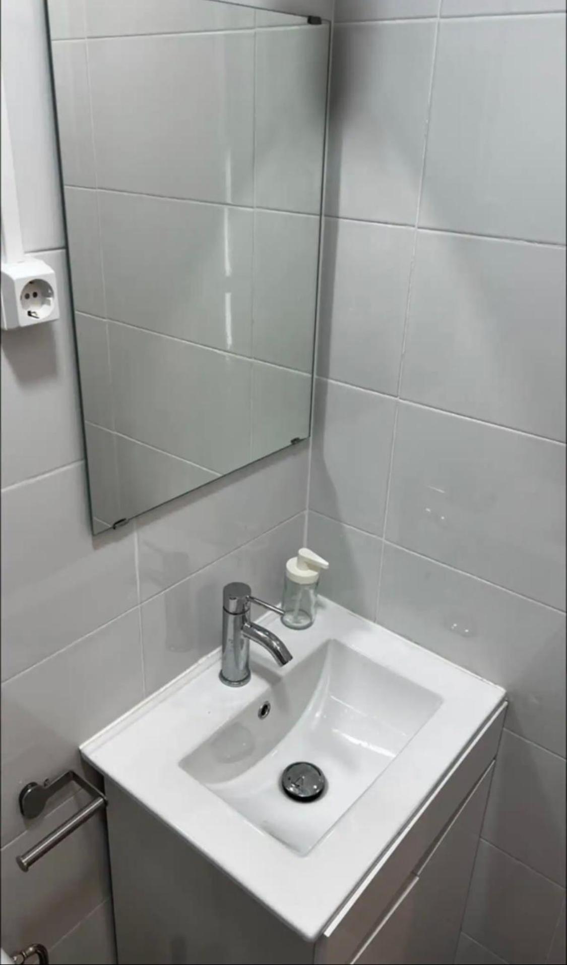 Apartamento Conde Do Redondo Lisbona Esterno foto