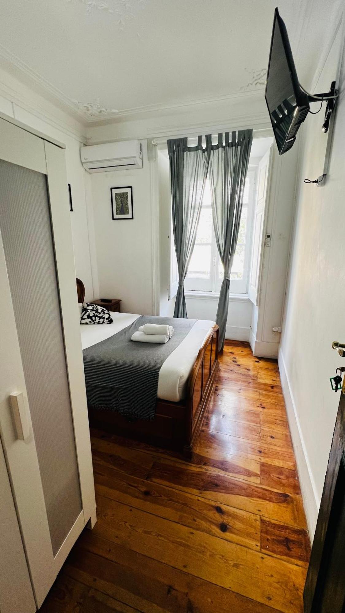 Apartamento Conde Do Redondo Lisbona Esterno foto