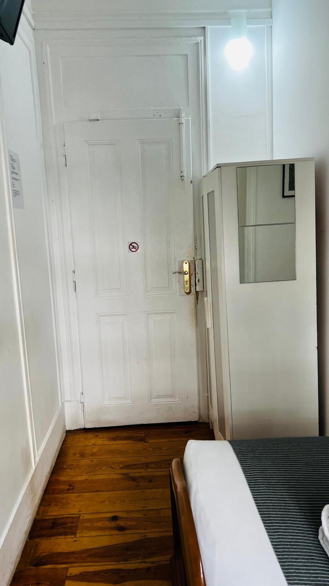 Apartamento Conde Do Redondo Lisbona Esterno foto