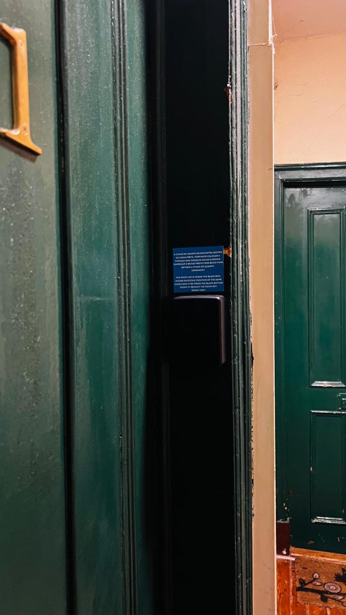 Apartamento Conde Do Redondo Lisbona Esterno foto